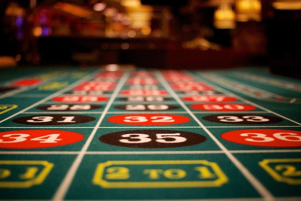 Why Live Dealer Casinos Are So Popular?